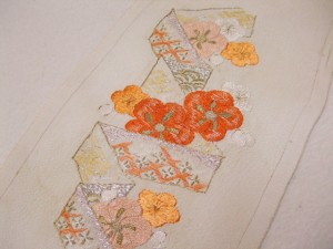 梅の刺繍半襟